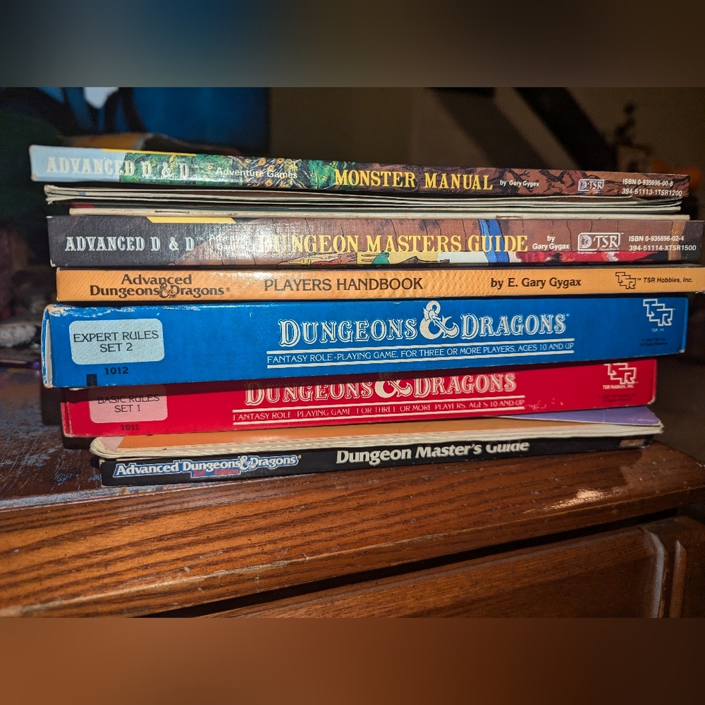 2nd edition Dungeons and Dragons materials lot